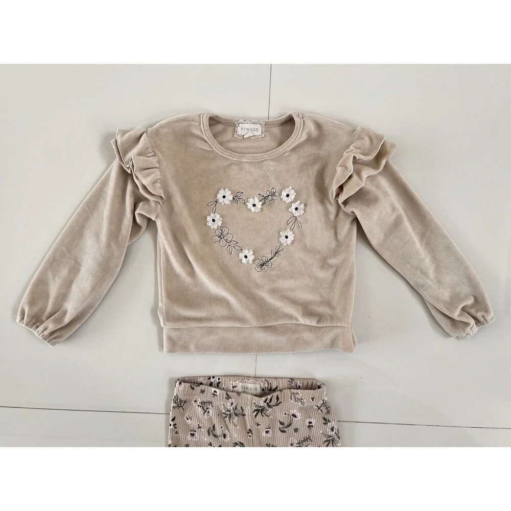 bTween Girls 2-Piece Outfit Set Velour Top & Flare Pants Size 5  • Brand: bTween - Picture 6 of 13